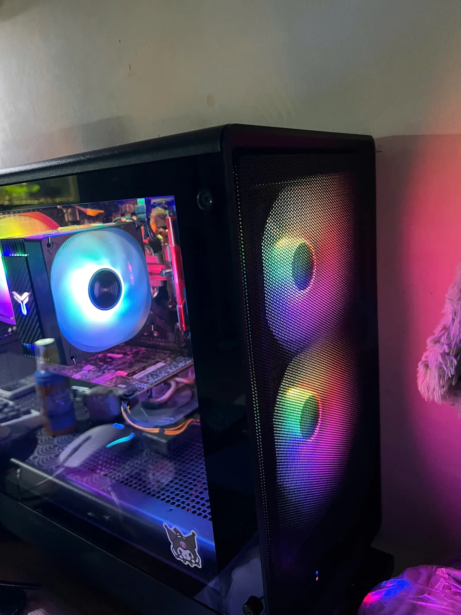 Bộ PC thực tế 5,5 triệu của DNT PC LAB, nhìn từ phía trước và bên hông